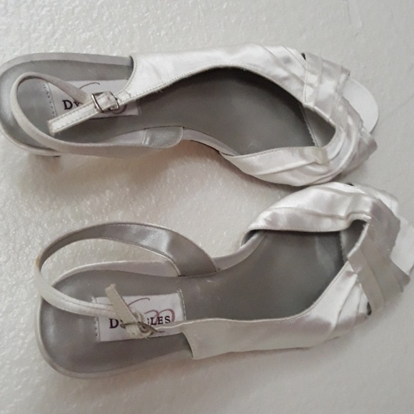 Shoe - Picture 2 of 4